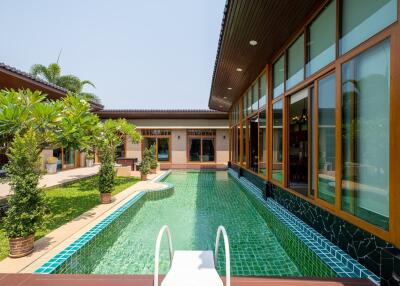 3 Bedroom Pool Villa in Saraphi