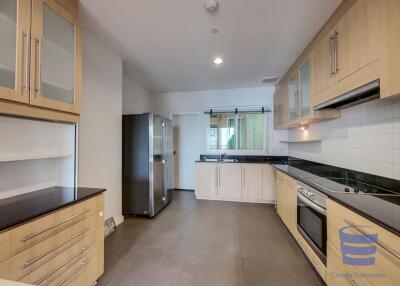 3 bedroom family unit in Phrom Pong