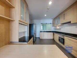 3 bedroom family unit in Phrom Pong