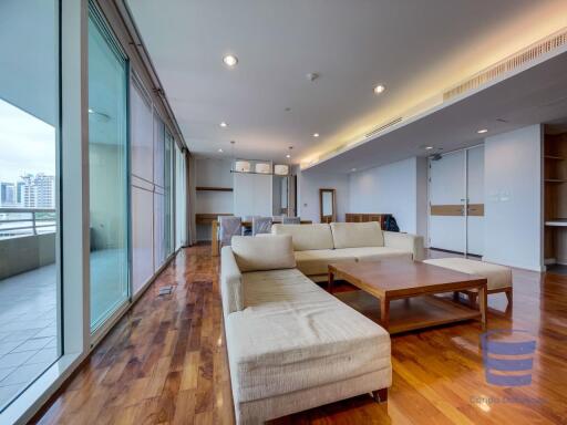 3 bedroom family unit in Phrom Pong