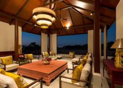 4 Bedroom Luxury Pool Villa for Sale in Saraphi
