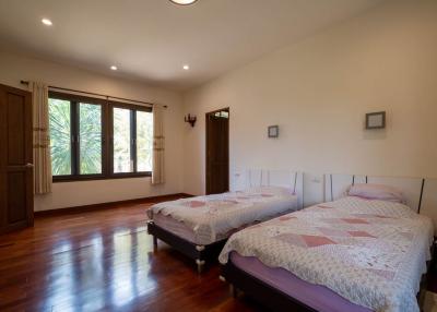 Unique Single Bedroom House with 2 Bedroom Guesthouse in Mae Rim