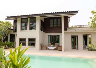 4 Bedroom Pool Villa in Saraphi