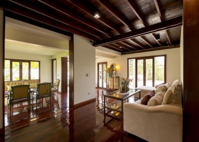 4 Bedroom Pool Villa in Saraphi