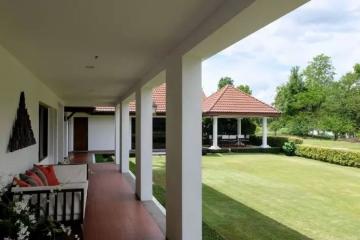 Beautiful 3 Bedroom right on the Highlands Golf Course