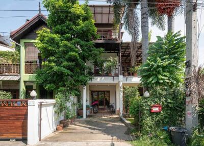 Stylish 3 Bedroom House just South of CM University