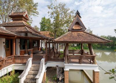 3 Bedroom Lakeside Lanna Style Villa in Lamphun