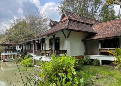 3 Bedroom Lakeside Lanna Style Villa in Lamphun