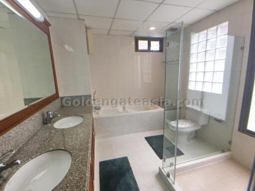 3-Bedrooms family-friendly apartment - Phrom Phong BTS