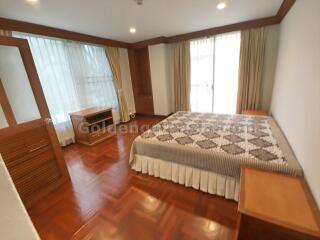3-Bedrooms family-friendly apartment - Phrom Phong BTS