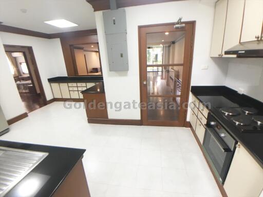 3-Bedrooms family-friendly apartment - Phrom Phong BTS