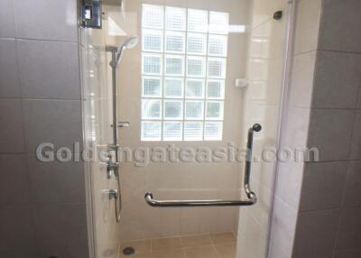 3-Bedrooms family-friendly apartment - Phrom Phong BTS