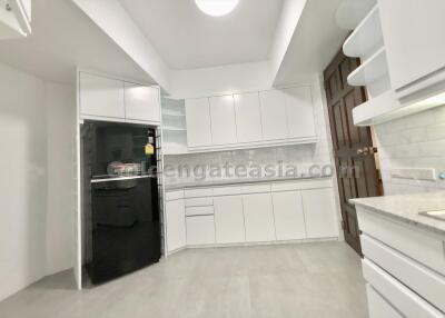 3-Bedrooms, family-friendly apartment - Phrom Phong BTS