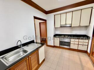 Spacious 3-Bedrooms Apartment - Phrom Phong BTS