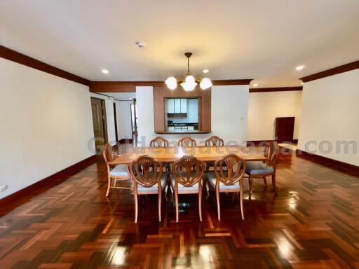 Spacious 3-Bedrooms Apartment - Phrom Phong BTS