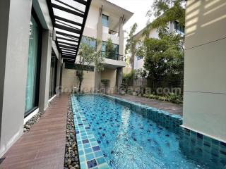 3-Bedrooms plus Study Single House in secure Compound with private pool - Sukhumvit soi 49