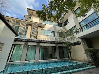 3-Bedrooms plus Study Single House in secure Compound with private pool - Sukhumvit soi 49