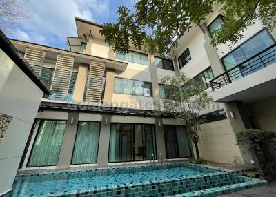 3-Bedrooms plus Study Single House in secure Compound with private pool - Sukhumvit soi 49