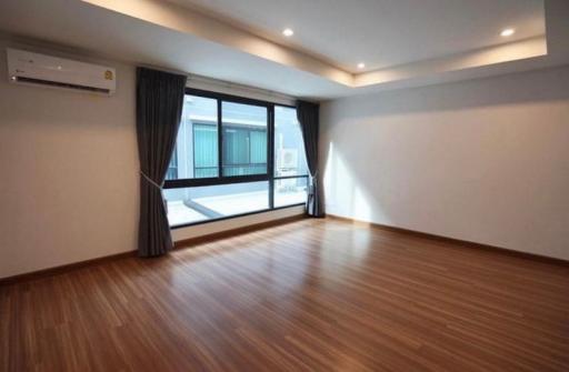 For Rent Bangkok Town House Supalai Essence Ladprao Lat Phrao 107 MRT Lat Phrao 101 Bang Kapi