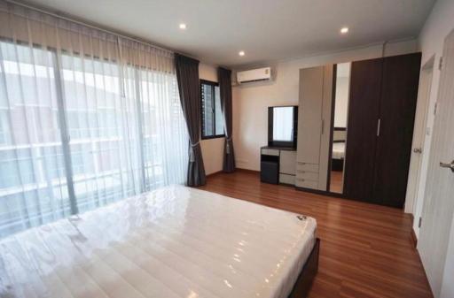 For Rent Bangkok Town House Supalai Essence Ladprao Lat Phrao 107 MRT Lat Phrao 101 Bang Kapi