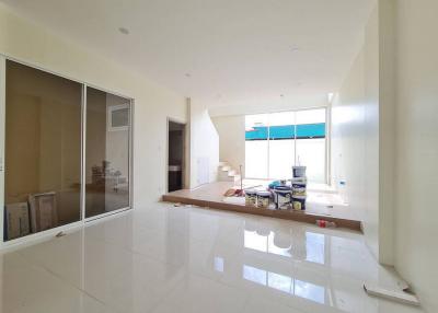 For Sale and Rent Bangkok Home Office Nak Niwat Lad Phrao