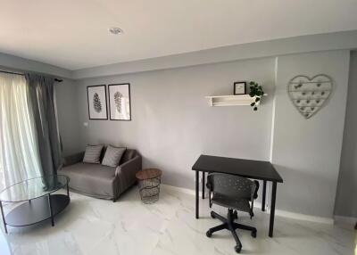 2 bed Condo in Brighton Place Huai Khwang District C020360