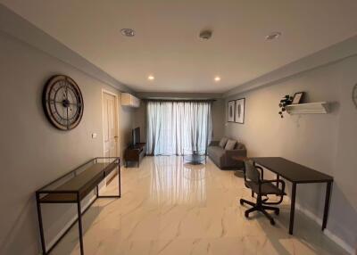 2 bed Condo in Brighton Place Huai Khwang District C020360