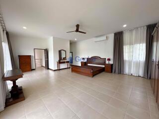 5 Bedrooms House in St James Park East Pattaya H006136