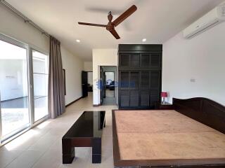 5 Bedrooms House in St James Park East Pattaya H006136