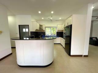 5 Bedrooms House in St James Park East Pattaya H006136