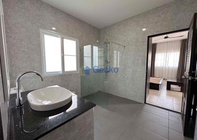 5 Bedrooms House in St James Park East Pattaya H006136