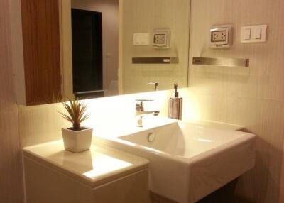 1-BR Condo at Zenith Place Sukhumvit 42 Condominium near BTS Ekkamai (ID 404549)