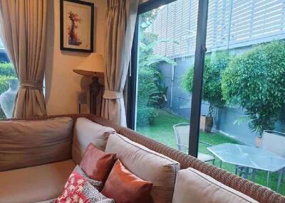 4 bed in Semi-Detached in Setthasiri Krungthep Kreetha 2 in Huamak Sub District S020193