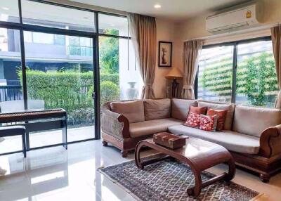 4 bed in Semi-Detached in Setthasiri Krungthep Kreetha 2 in Huamak Sub District S020193