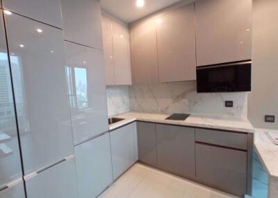 1 bed Condo in The Esse at Singha Complex Khlong Toei Nuea Sub District C015146