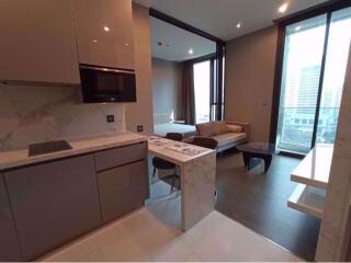 1 bed Condo in The Esse at Singha Complex Khlong Toei Nuea Sub District C015146