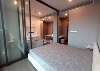 1 bed Condo in The Esse at Singha Complex Khlong Toei Nuea Sub District C015146