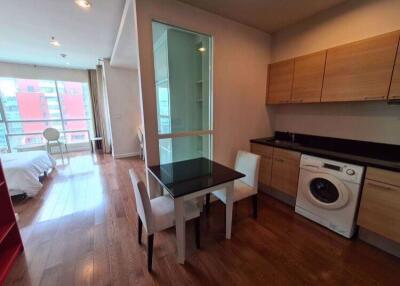 Studio bed Condo in The Address Chidlom Lumphini Sub District C015135