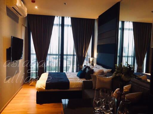 Studio bed Condo in Park Origin Phromphong Khlongtan Sub District C015074