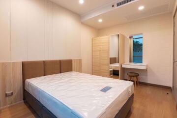 2 bed Condo in Supalai Oriental Sukhumvit 39 Khlong Tan Nuea Sub District C015007