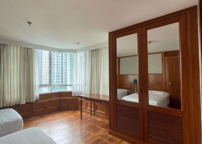 2 bed Condo in Suan Phinit Place Sathon District C014988