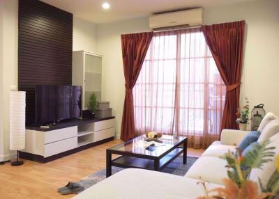 3 bed Condo in CitiSmart Sukhumvit 18 Khlongtoei Sub District C014987