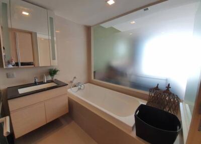 1 bed Condo in Via Botani Khlong Tan Nuea Sub District C014976