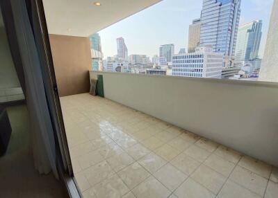 2 bed Condo in Silom Condominuim Bang Rak District C014960