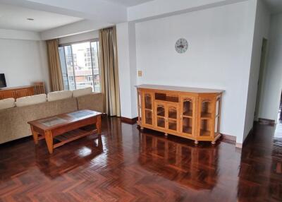 3 bedrooms 2 bathrooms size 165 sqm. Sriwattana Apartment for Rent 50000THB