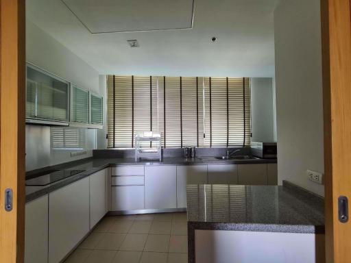 3 bed Condo in Millennium Residence Khlongtoei Sub District C014945