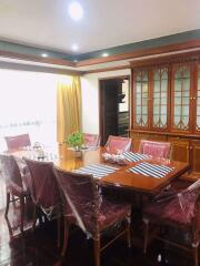 3 bed Condo in Rishi Court Khlong Toei Nuea Sub District C014916