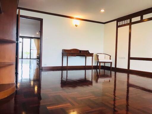 3 bed Condo in GM Mansion Khlongtan Sub District C014895