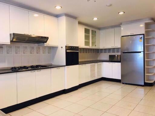 3 bed Condo in GM Mansion Khlongtan Sub District C014895