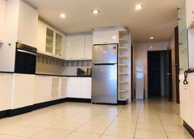 3 bed Condo in GM Mansion Khlongtan Sub District C014895